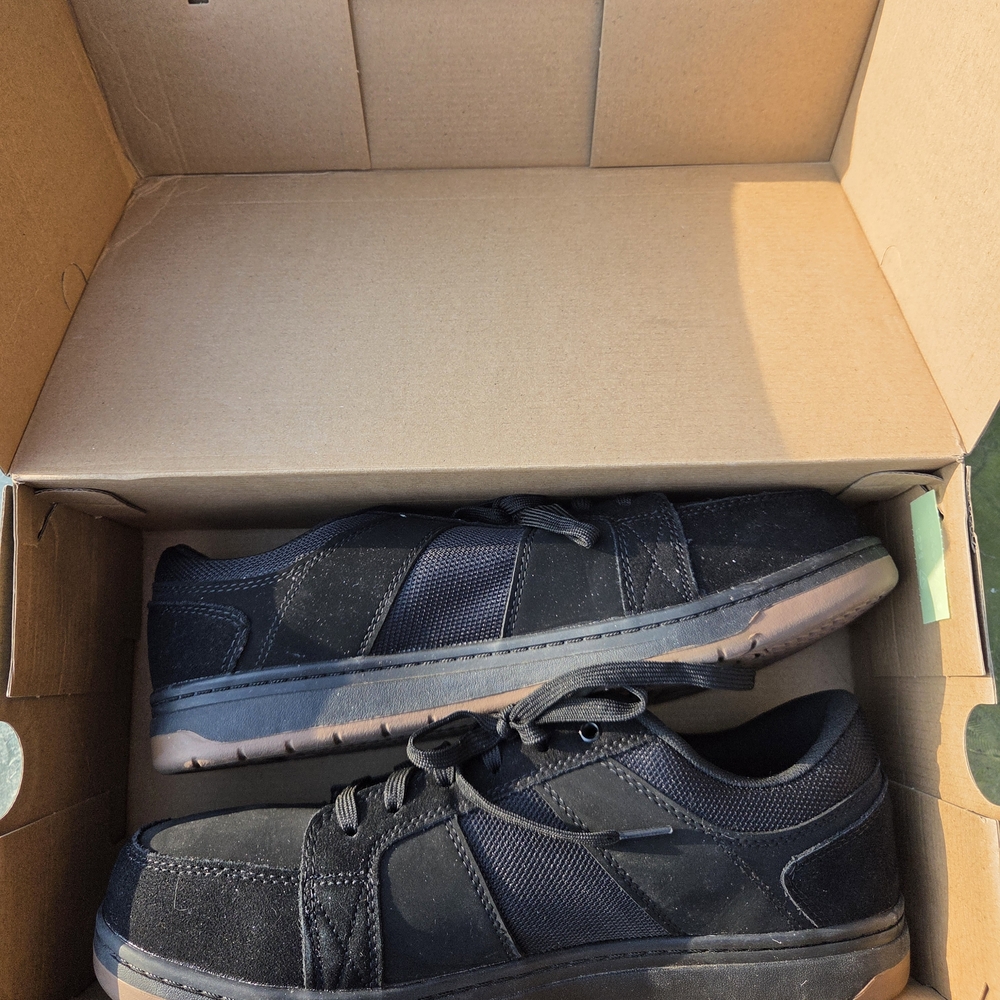 Brahma Black Low-Top Sneakers with Brown Outsole